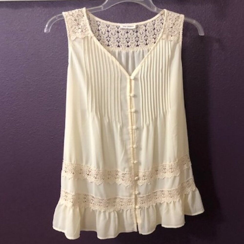 Beautiful Ivory Sleeveless Tunic - size small